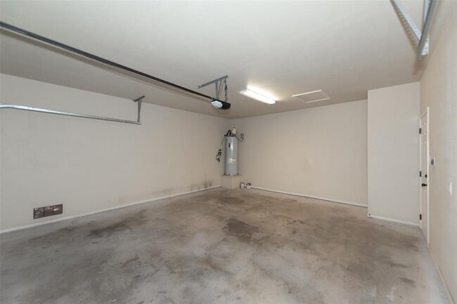 Building Photo - 245 Joanne Lp