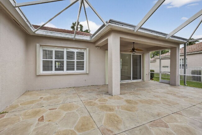 Building Photo - Beautiful & Spacious 3 Bedroom and 2 Bathroom with 2 Car garage and covered patio Home in West Pa...