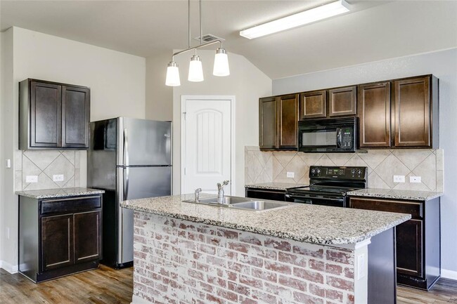 Building Photo - 5800 Montrelia Dr