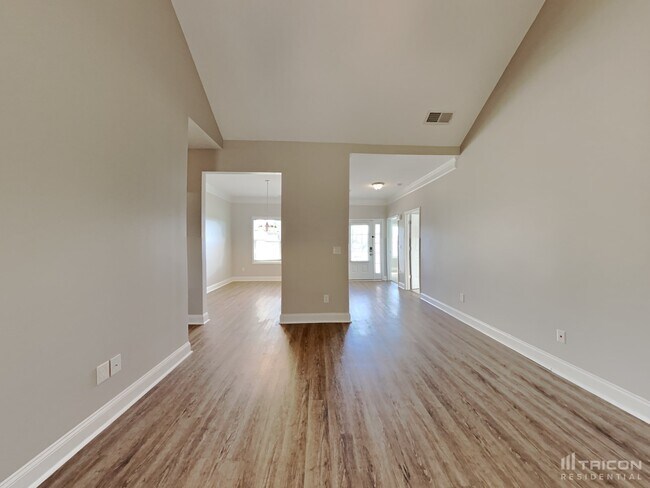 Building Photo - 402 Cranbrooke Dr