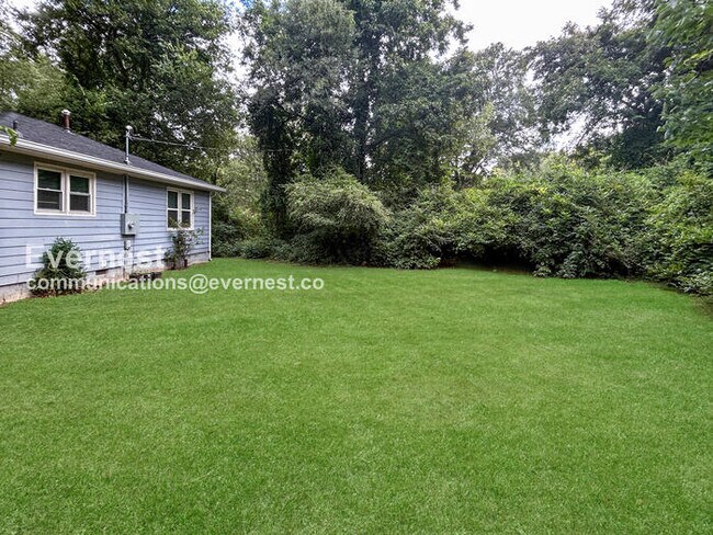 Building Photo - 1 Bed, 1 Bath Home with Off-Street Parking / Pet-Friendly / Coming Soon!