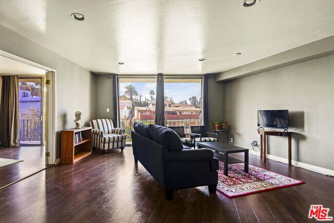 Building Photo - 2260 N Cahuenga Blvd
