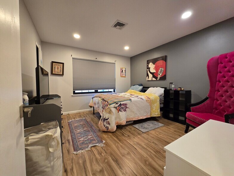 Building Photo - 51 Queens Way