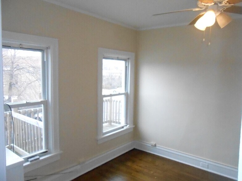 Building Photo - 809 Elm St