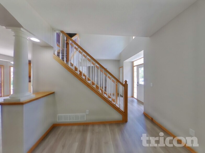Building Photo - 516 Lincoln Dr NE