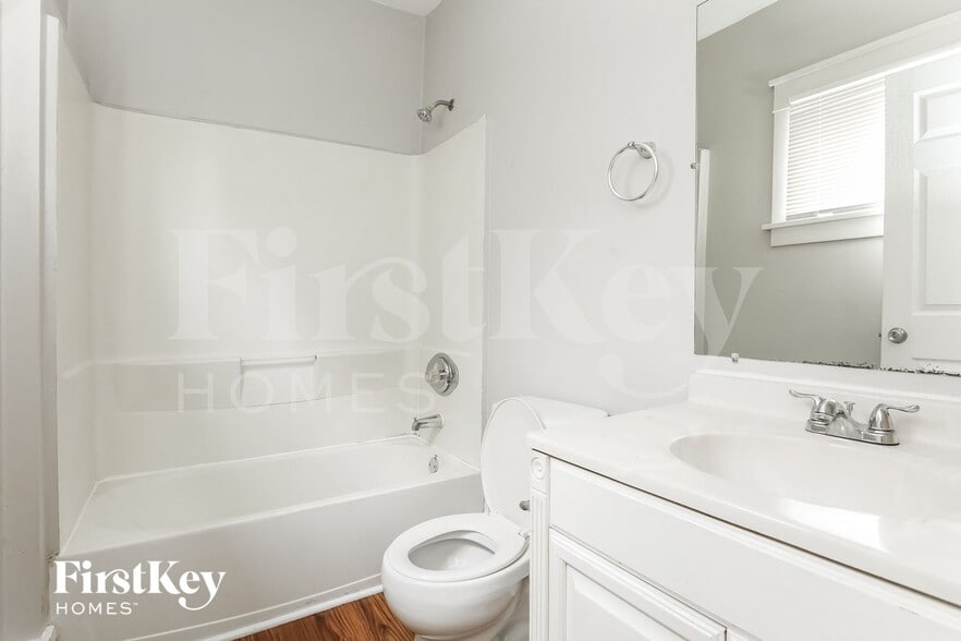 Building Photo - 814 Bowditch St