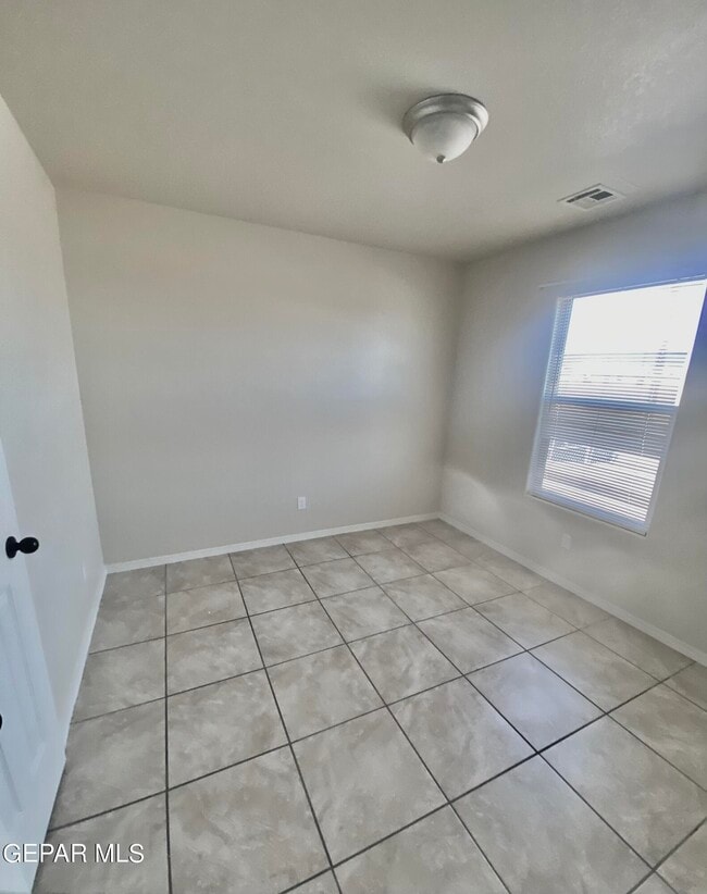 Building Photo - 9389 San Lorenzo Ave