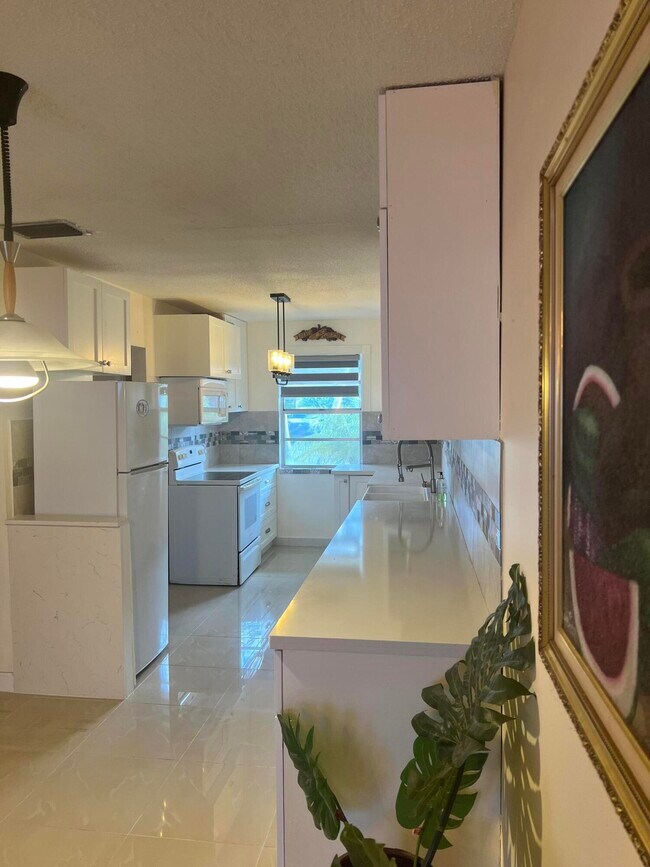 Building Photo - 131 Lake Olive Dr