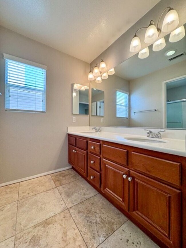 Building Photo - Oversized 5 bedroom Copper Canyon Murrieta...