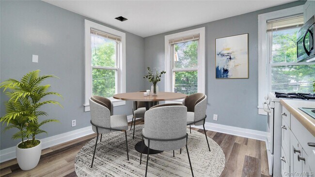 Building Photo - 22 Town Path