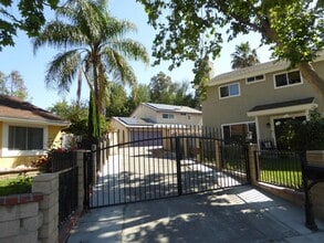 Building Photo - COMING SOON! Amazing 6 Bedroom Home for Rent in Canyon Country!