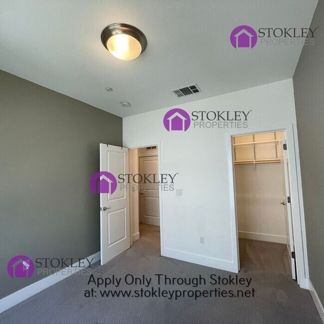 Building Photo - 1543 Longitude Dr