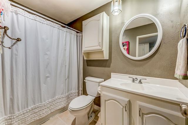 Building Photo - 527 Woodhurst Dr