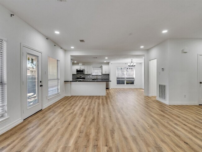 Building Photo - 206 Doncaster