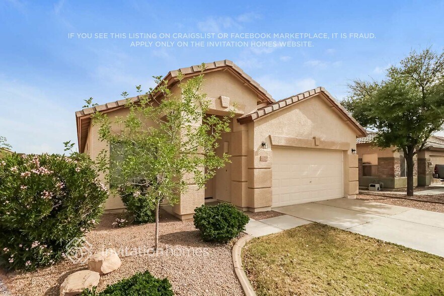 Building Photo - 12420 W Woodland Ave