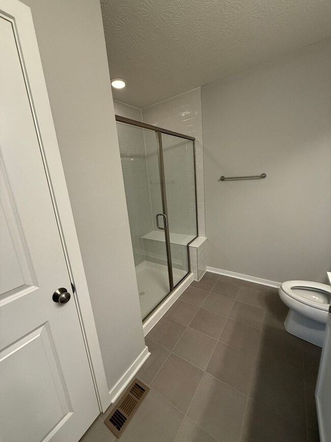 Building Photo - Move In Special! Stunning Westerville Condo with Loft | 2,086 Sq Ft | Garage | Move-In Ready