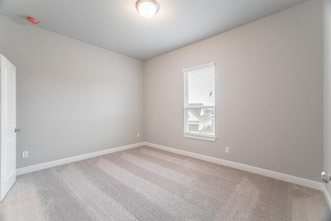 Building Photo - 2344 Goldenglade Dr