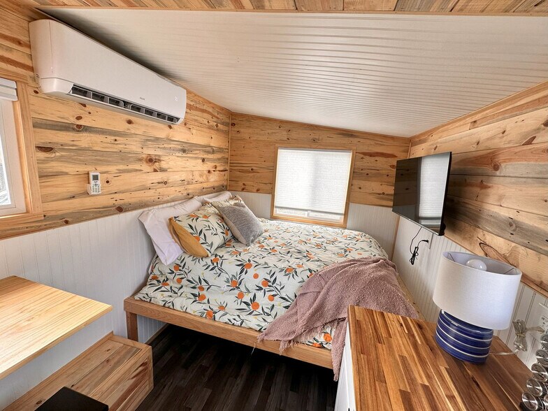 Building Photo - 6554 OR-238