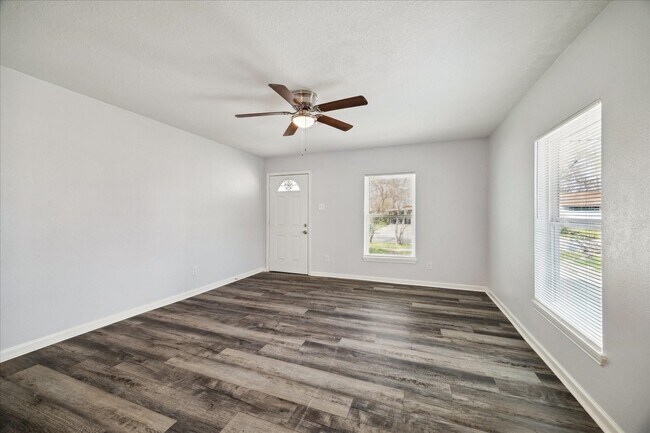 Building Photo - 705 Westshire Dr