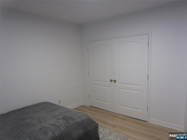 Building Photo - 324 1st St