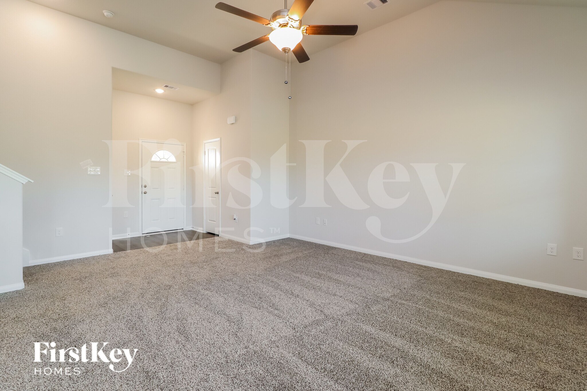 Building Photo - 14725 Country Club Dr