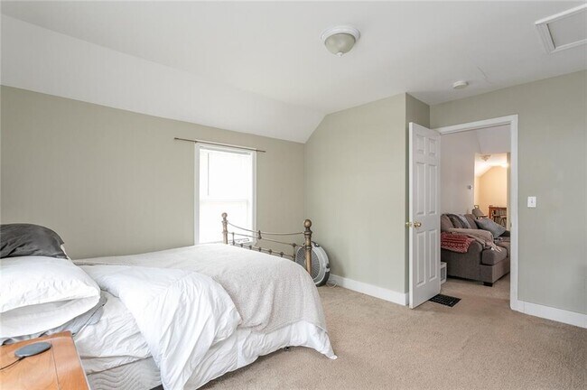 Building Photo - 46 Hartsen St