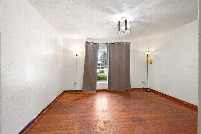 Building Photo - 2103 NW 36th Ter