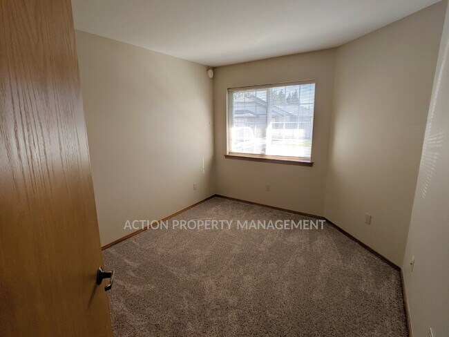 Building Photo - 3 bed 2 bath in Sherwood Village