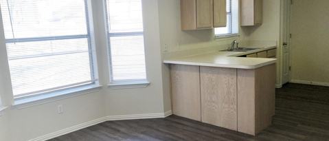 Building Photo - 737 Oak Park Dr