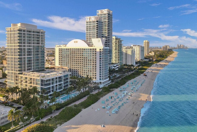 Building Photo - 6801 Collins Ave