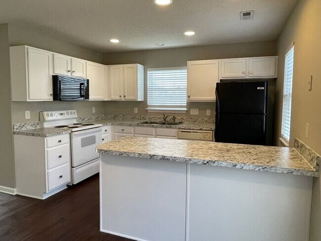 Building Photo - NW Townhome off of New Garden, Updated, Wo...