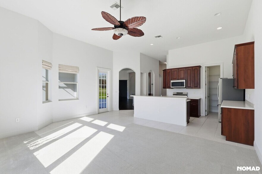 Building Photo - 6109 Spinnaker Loop