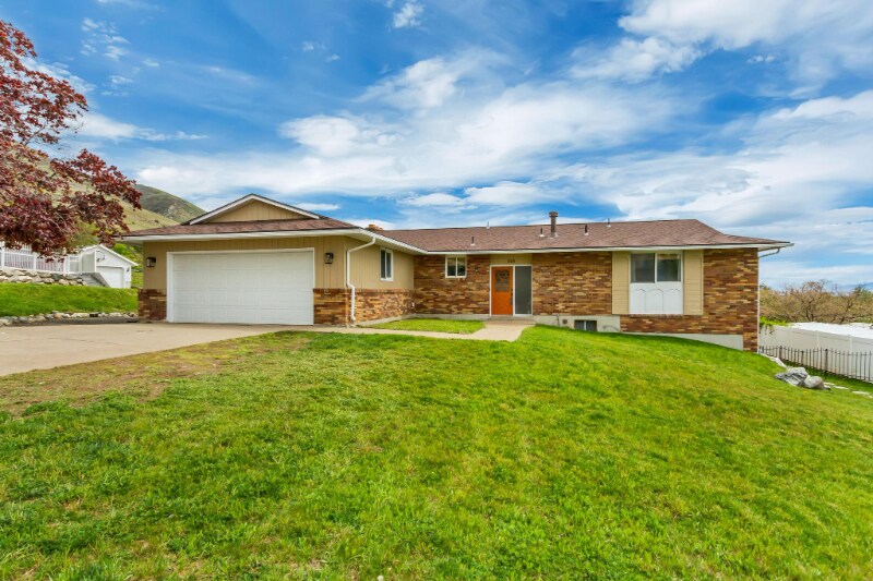 Building Photo - 584 Aspen Way