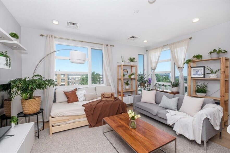 Building Photo - 1691 Commonwealth Ave