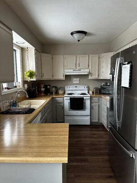Building Photo - 1504 Fuqua Dr