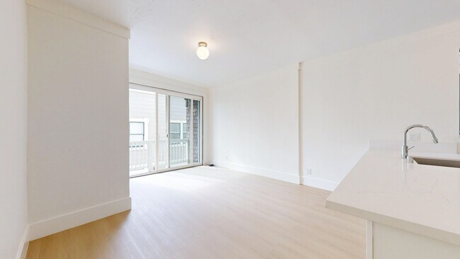 Building Photo - 1659 Grant Ave