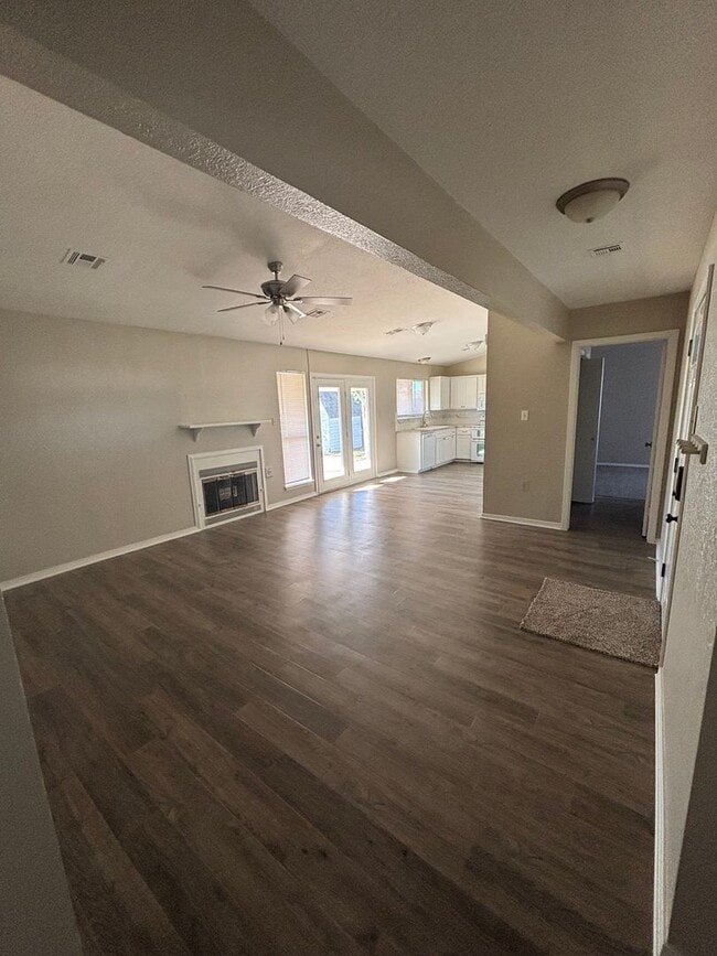 Building Photo - Beautifully remodeled with new paint, floo...