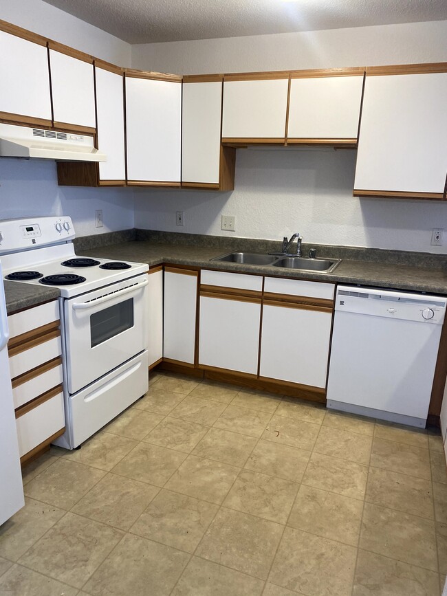 Kitchen - Oakwood Terrace Apartments