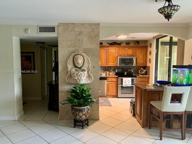 Building Photo - 671 NE 195th St