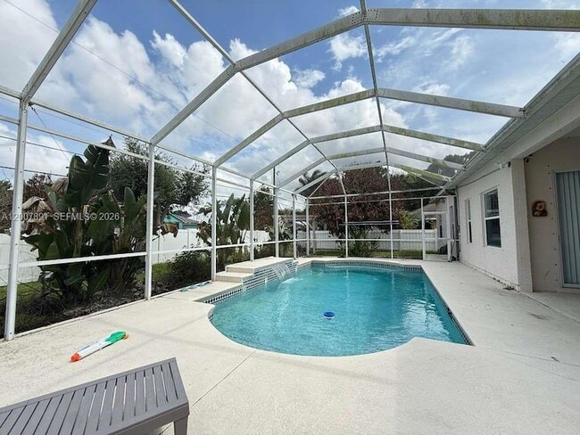 Building Photo - 2033 SW Beekman St