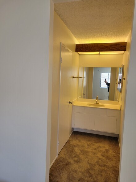 Master bathroom - 27948 Tyler Ln