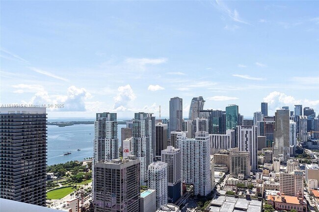 Building Photo - 601 NE 1st Ave