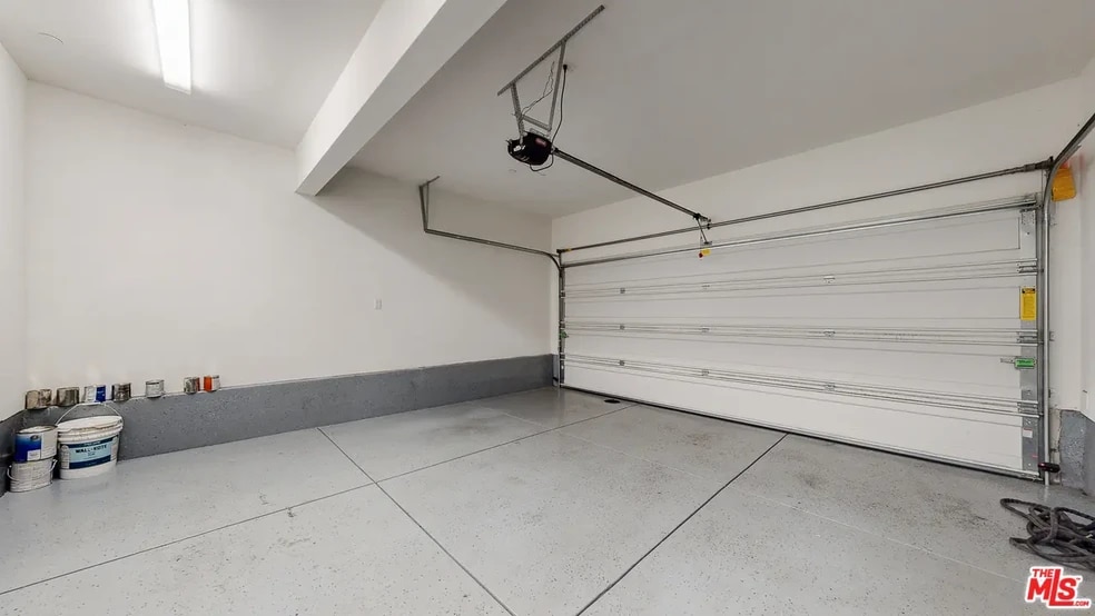 Building Photo - 1400 N Fuller Ave