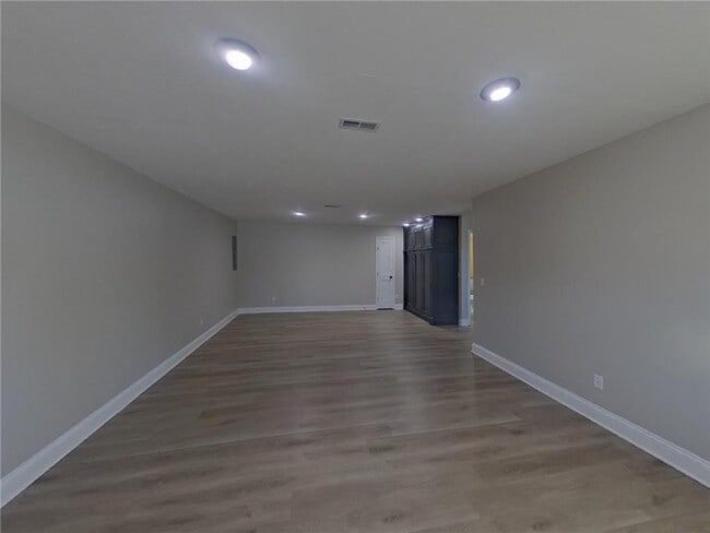 Building Photo - 606 Lincoln Dr NE