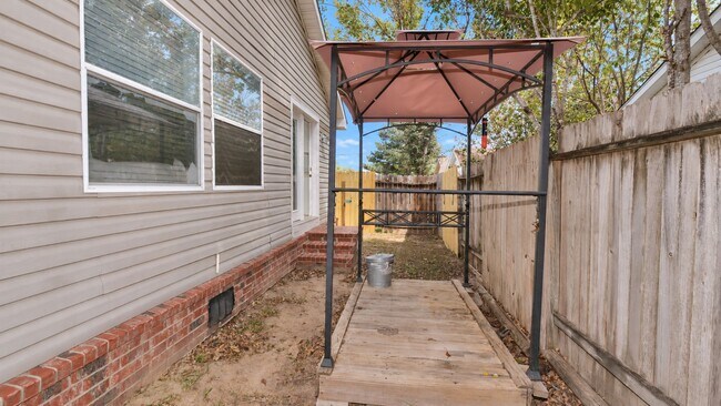 Building Photo - 10011 Berrybriar Ln