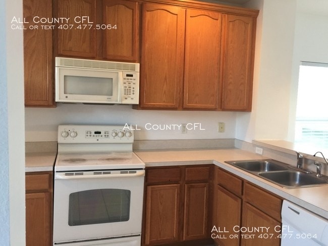 Building Photo - 10660 Savannah Wood Dr