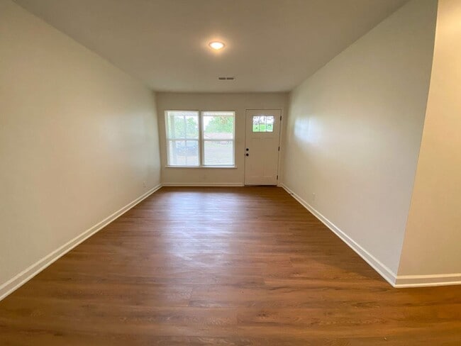 Building Photo - 4 bedroom, 2 bathroom in Southaven recentl...