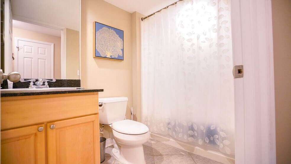 Building Photo - 2046 Beach Blvd