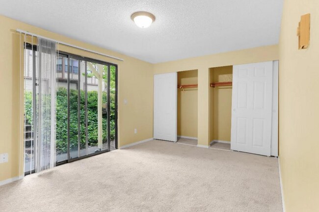 Building Photo - 5205 S Orchard St