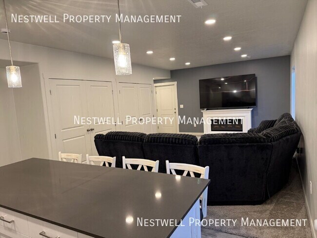 Building Photo - 3848 Safflower Dr